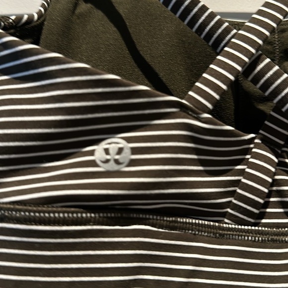 Lululemon Energy Sport Bra - Size 2 - Like New!! - Picture 4 of 4